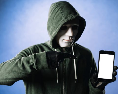 Мошенники-начали-обманом-выуживать-у-российских-абитуриентов-код-от-Госуслуг