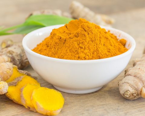 Куркума-в-помощь:-новое-исследование-показало-эффект-корня-против-супербактерий