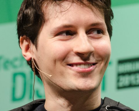 Дуров-заявил,-что-власти-Франции-пошли-«крестовым-походом»-на-свободу-слова