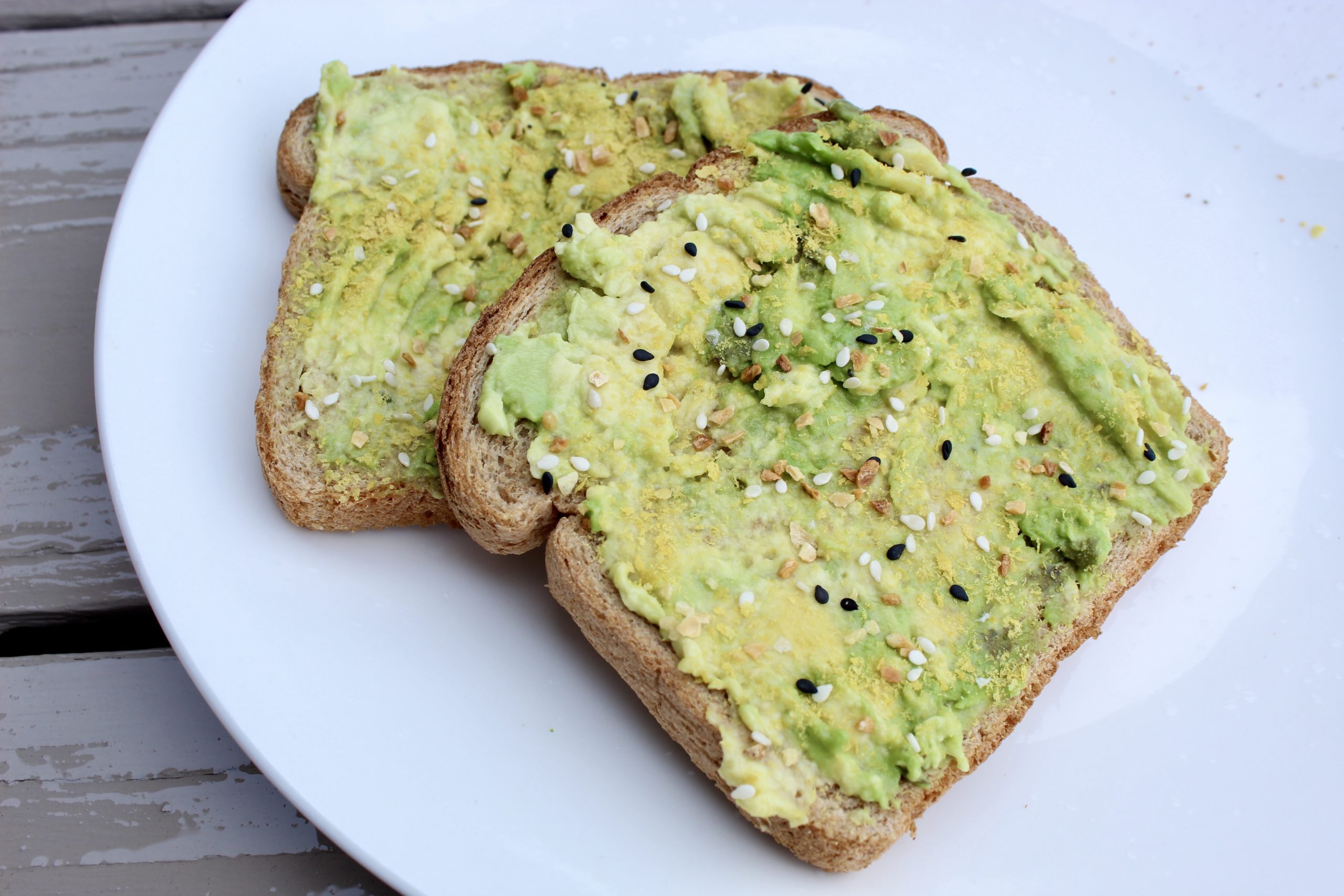 Тост-с-авокадо-и-другие-закуски,-которые-дадут-больше-энергии,-чем-кофе