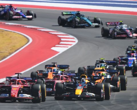 apple-намерена-выкупить-права-на-трансляцию-гонок-f1-с-2026-года