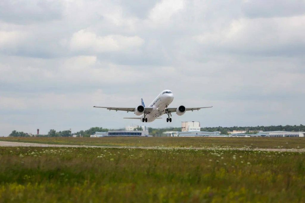 На российском-самолете-МС-21-успешно-испытали-электронику