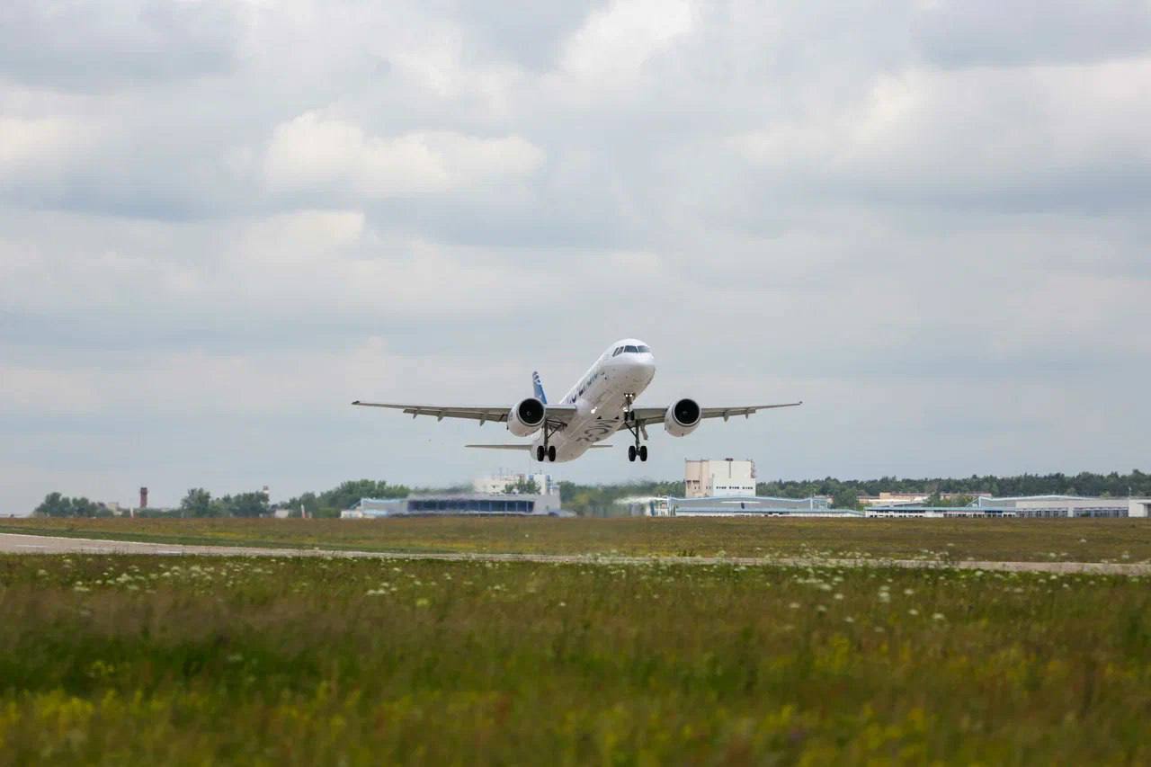 На российском-самолете-МС-21-успешно-испытали-электронику