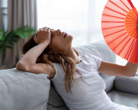 Приём-лекарств-и-другие-причины,-почему-вам-всегда-может-быть-жарко