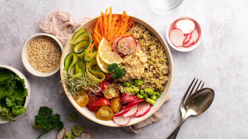 Средиземноморскую-и-растительную-диеты-назвали-самыми-полезными-при-запорах