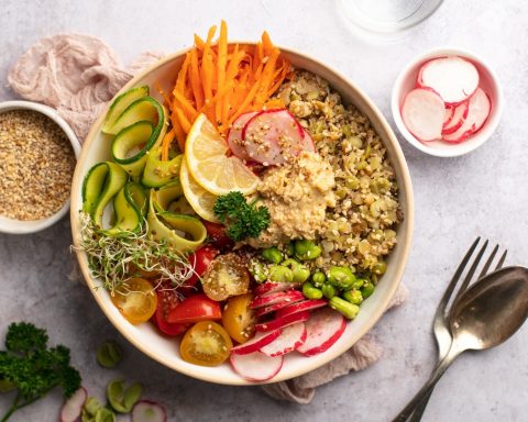 Средиземноморскую-и-растительную-диеты-назвали-самыми-полезными-при-запорах