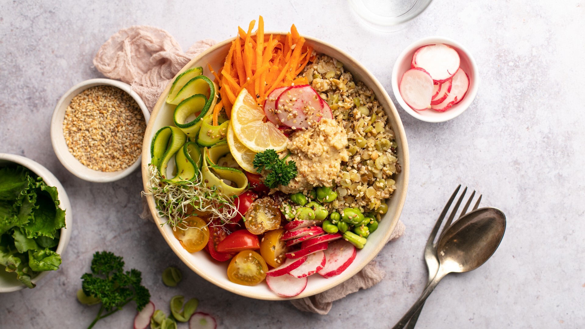 Средиземноморскую-и-растительную-диеты-назвали-самыми-полезными-при-запорах