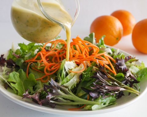 Авокадо-и-лайм,-а-также-другие-самые-полезные-для-здоровья-заправки-для-салатов