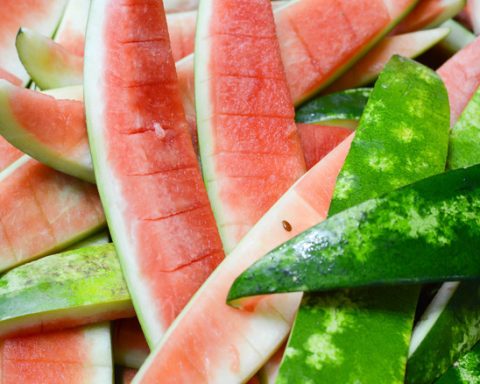 Источник-клетчатки-и-другие-преимущества-арбузных-корок-для-здоровья