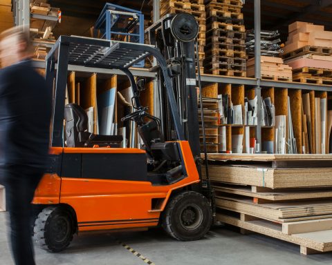 expert:-“robots-in-warehouses-will-not-replace-people,-but-will-change-their-tasks”