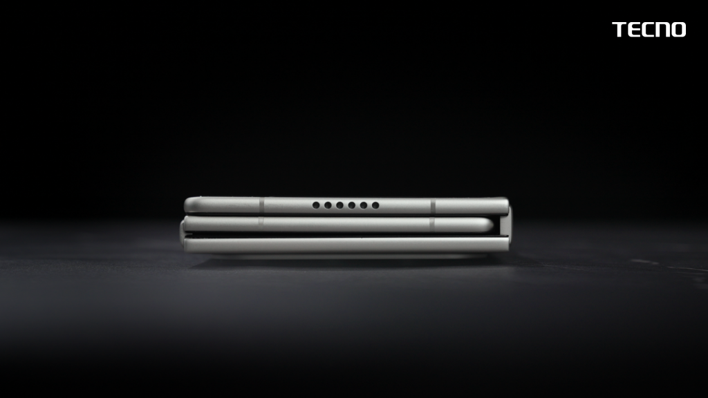 tecno-анонсировала-самый-тонкий-складывающийся-втрое-смартфон