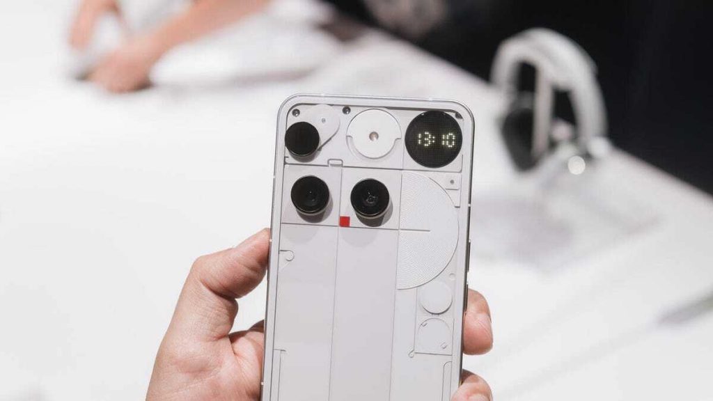 the-head-of-nothing-replied-to-criticism-of-the-phone-3-buyers:-“we-went-too-far”