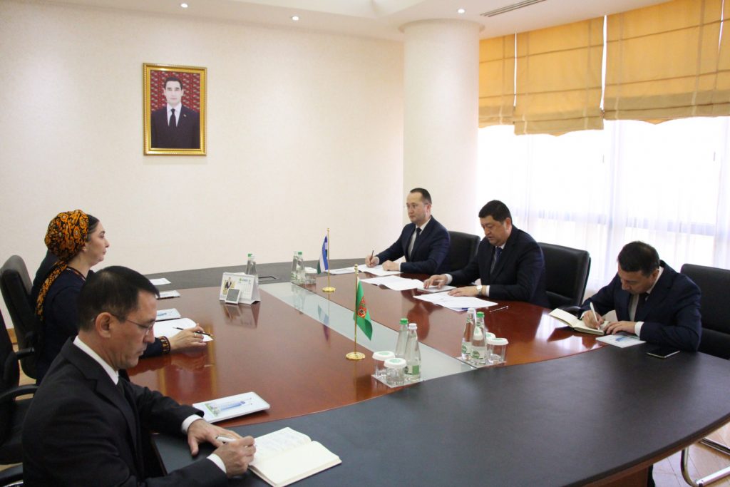 Актуальные-вопросы-сотрудничества-обсуждены-с-Послом-Республики-Узбекистан-в-Туркменистане