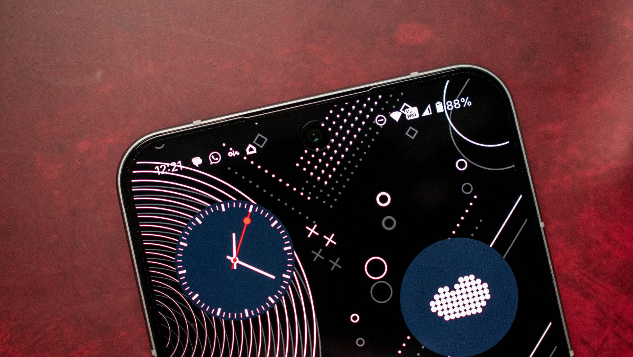 nothing-снизила-ШИМ-на-phone-3-«для-улучшения-изображения-при-низкой-яркости»