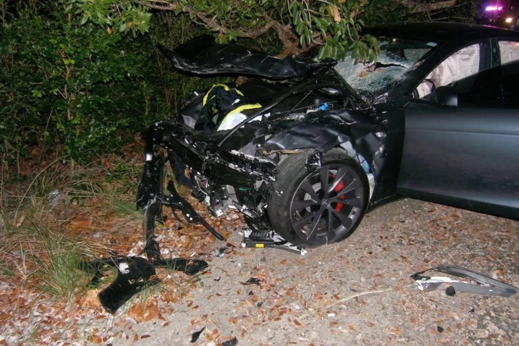 tesla-обвинили-в-отсутствии-должной-защиты-от-неправильного-использования-автопилота