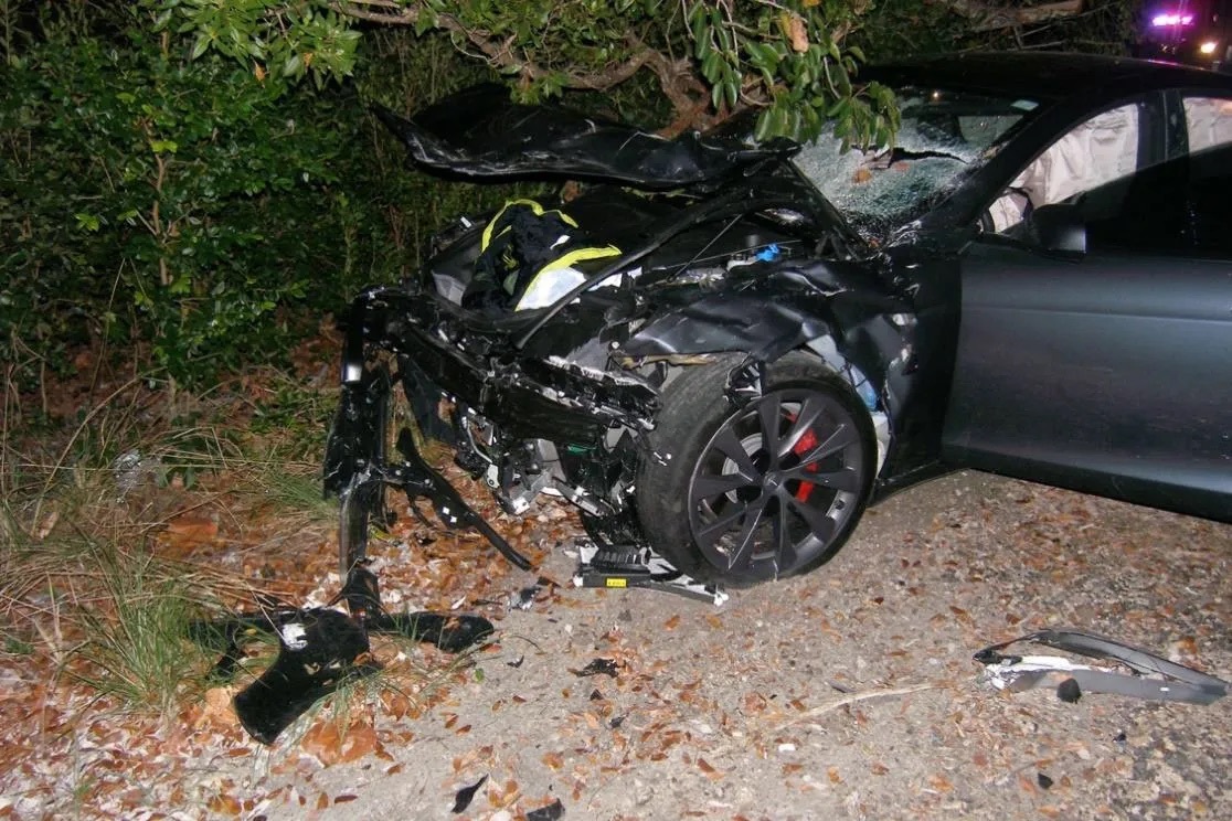 tesla-обвинили-в-отсутствии-должной-защиты-от-неправильного-использования-автопилота