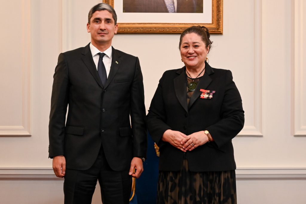 turkmenistanyn-ilcisi-taze-zelandiyanyn-general-gubernatoryna-ynanc-hatlaryny-gowsurdy