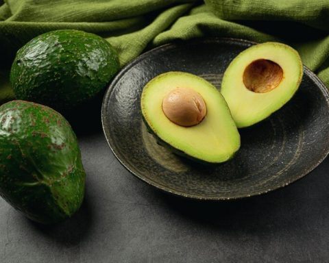 Авокадо-и-другие-фрукты,-которые-замедлят-старение
