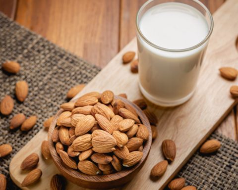 inflammation-and-other-serious-side-effects-of-daily-use-of-almond-milk