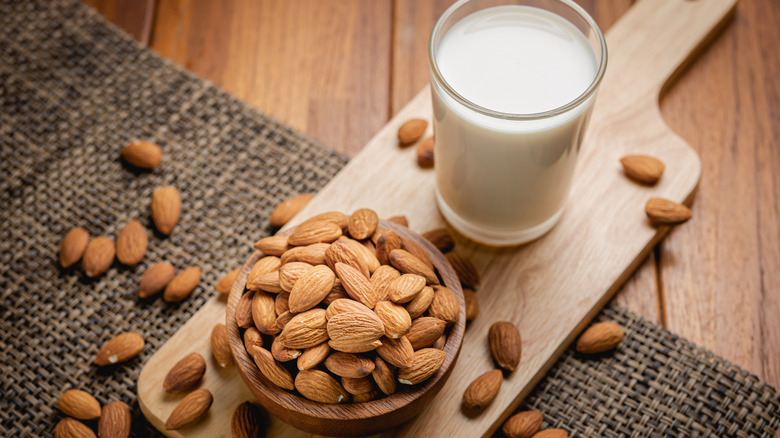 inflammation-and-other-serious-side-effects-of-daily-use-of-almond-milk