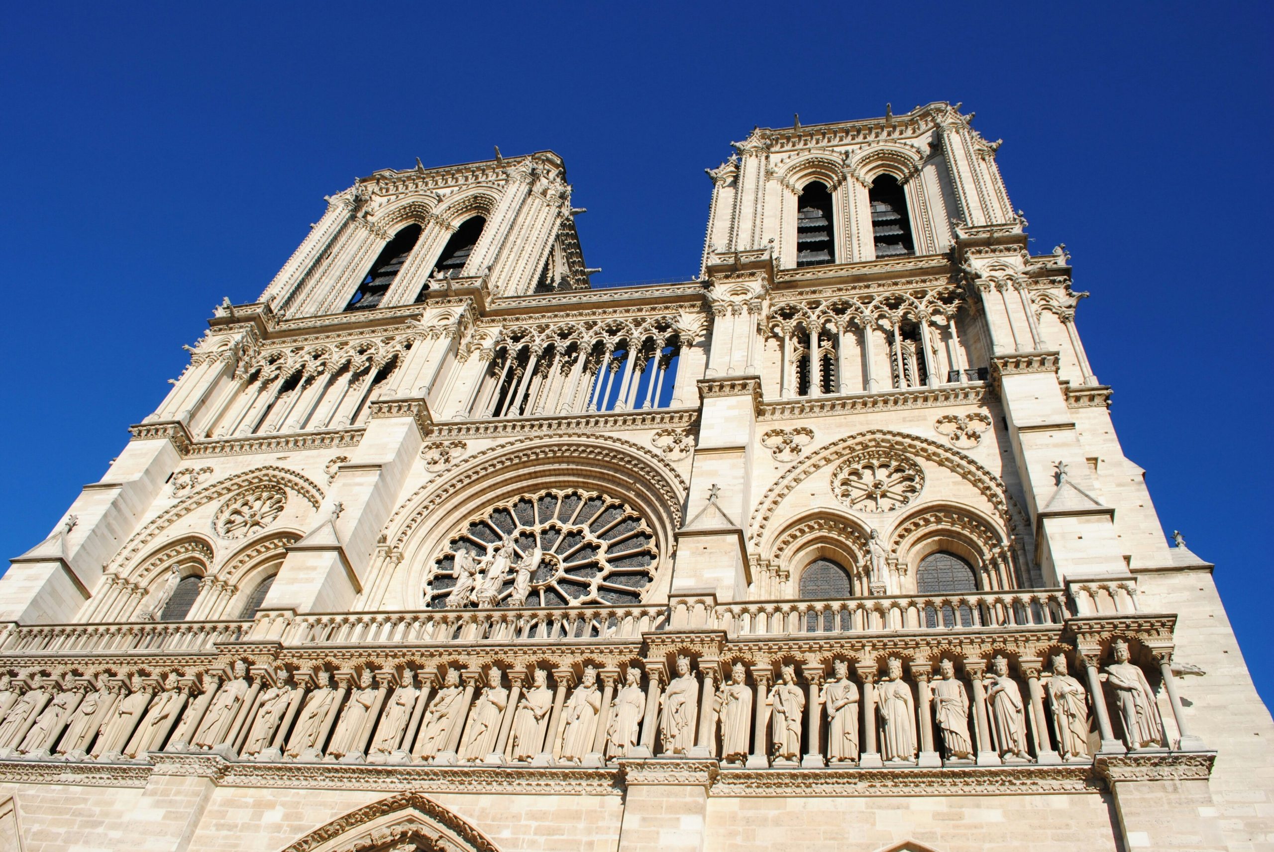 microsoft-will-create-a-digital-copy-of-the-notre-dame-de-pari-cathedral