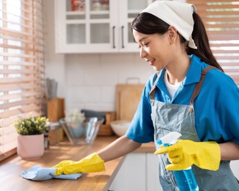 cabinet-doors-and-other-things-in-the-kitchen-that-you-need-to-wash-every-week
