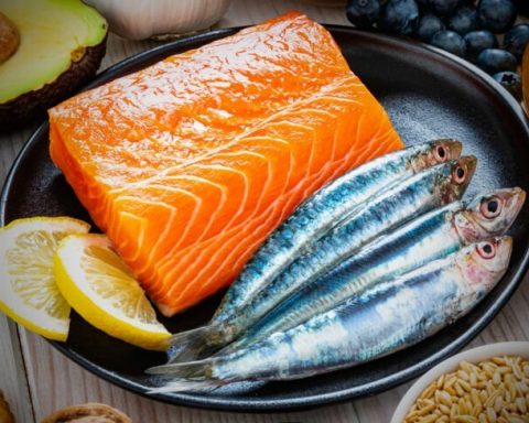 Диетологи-посоветовали-есть-жирную-рыбу-чаще