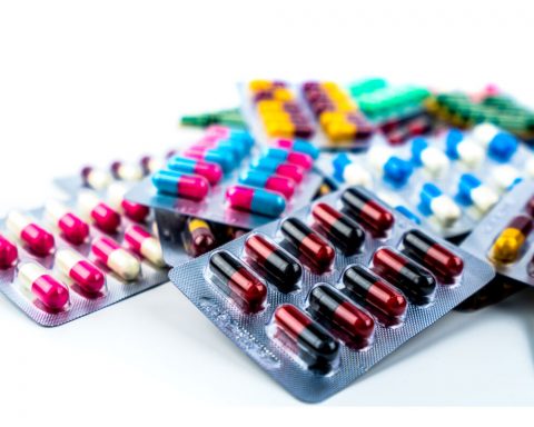 Антибиотики-и-не-только:-эти-лекарства-и-БАДы-сделают-вашу-кожу-более-чувствительной-к-солнцу