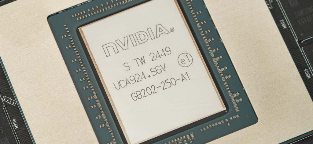 nvidia-выпустит-rtx-5090-d-v2-в-Китае-уже-12-августа-—-урезанная-шина-и-24-ГБ-памяти