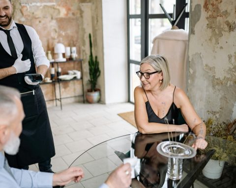 proved:-payment-for-a-close-friend-makes-more-happier