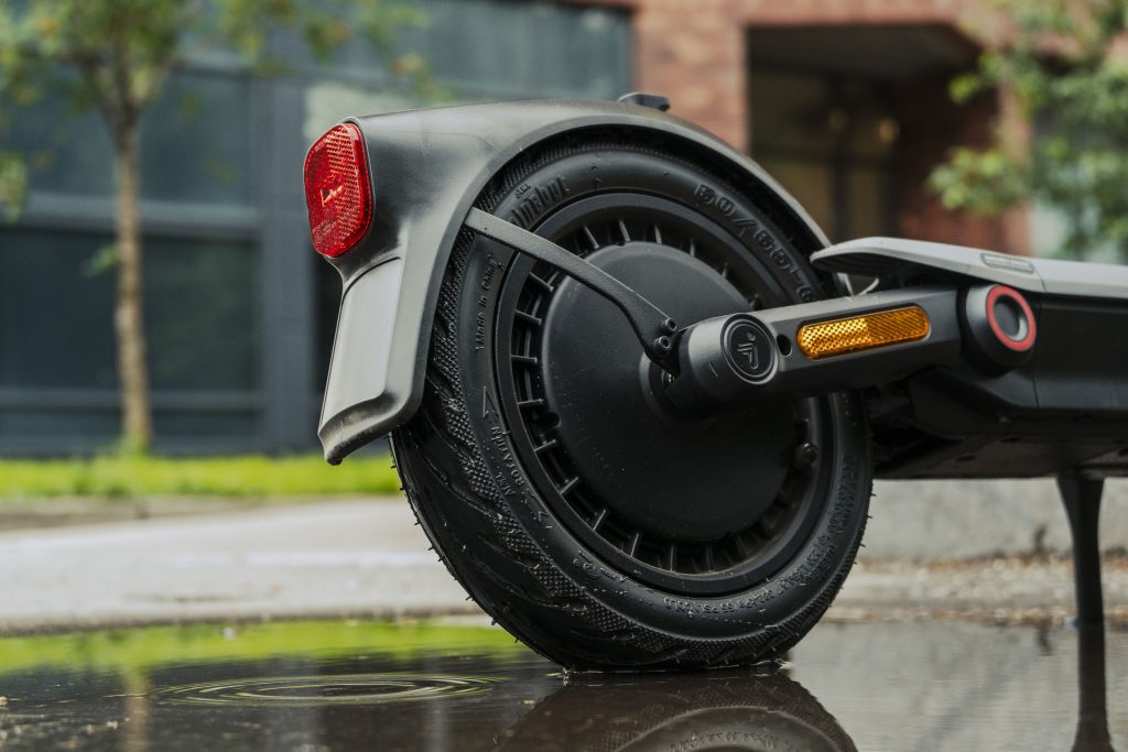 ninebot-e3-pro:-стильный,-лёгкий-городской-электросамокат-без-лишних-наворотов