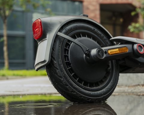 ninebot-e3-pro:-стильный,-лёгкий-городской-электросамокат-без-лишних-наворотов