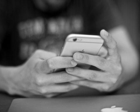 Психологи-дали-советы,-как-справиться-с-болью,-если-с-вами-перестали-общаться-без-объяснений