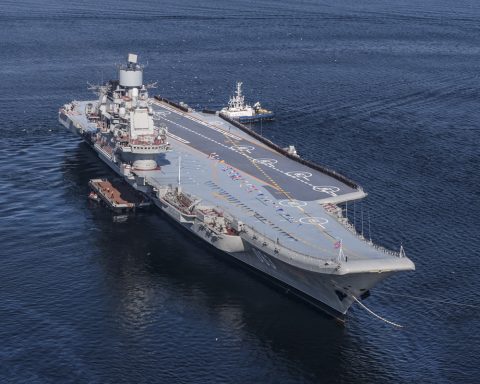the-only-russian-aircraft-carrier-“admiral-kuznetsov”-is-mothballed