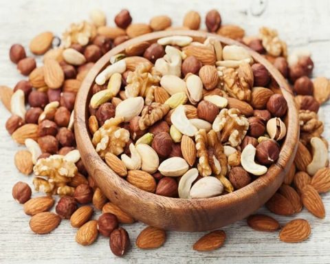 nuts-will-help-you-live-longer,-according-to-dietetologists