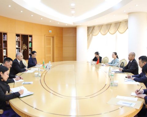 Посол-Китайской-Народной-Республики-в-Туркменистане-вручил-копии-верительных-грамот