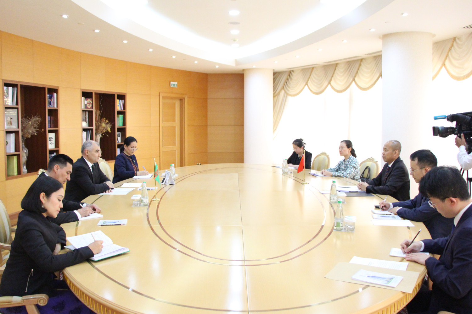 Посол-Китайской-Народной-Республики-в-Туркменистане-вручил-копии-верительных-грамот