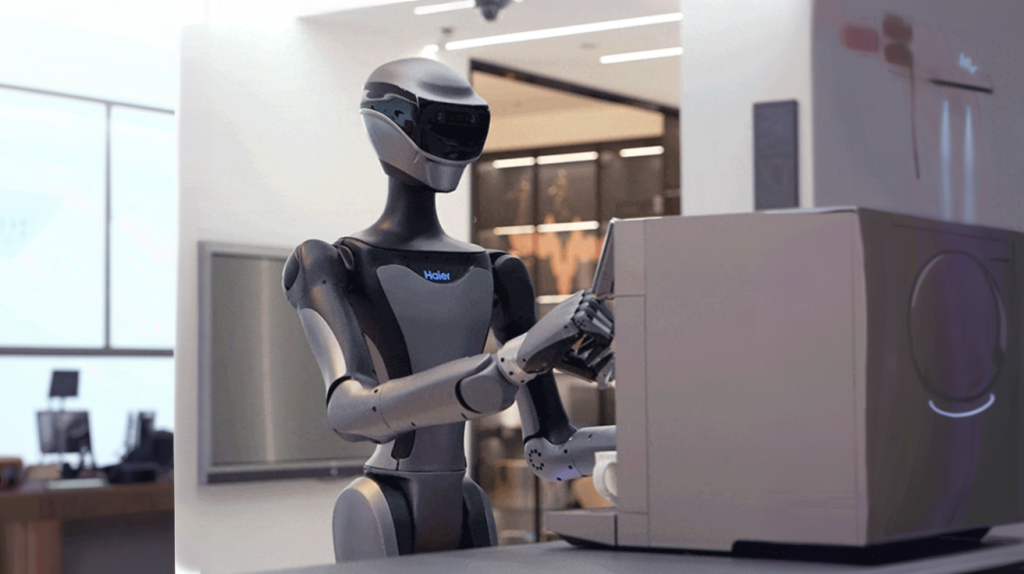 haier-introduced-a-hiva-human-like-housekeeper-robot