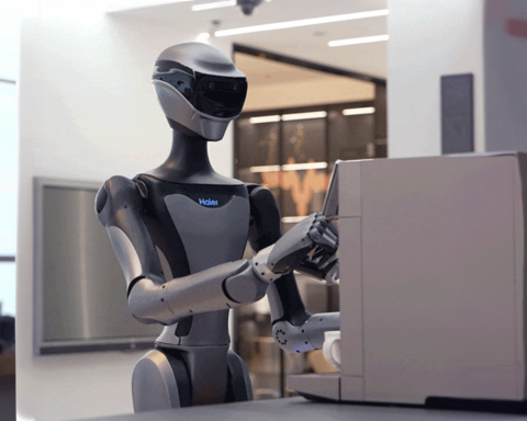 haier-introduced-a-hiva-human-like-housekeeper-robot