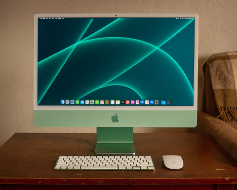 apple-хотела-вернуть-логотип-с-яблоком-под-экраном-imac-m4,-но-передумала