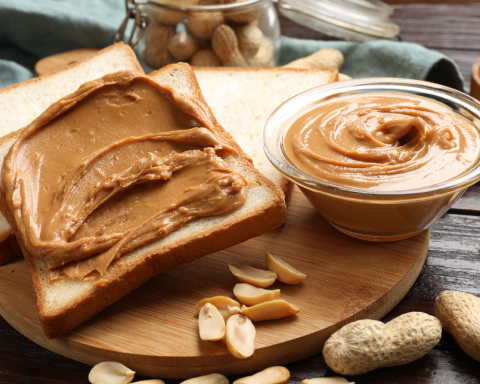 Поддержка-роста-мышц-и-другие-положительные-свойства-арахисового-масла-для-здоровья