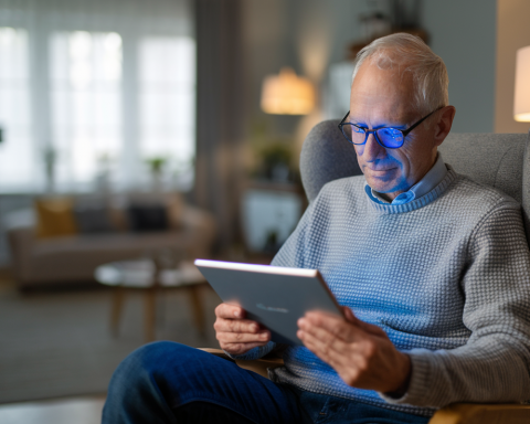 Исследование-показало:-ИИ снижает-уровень-стресса-у пожилых-в 2-раза