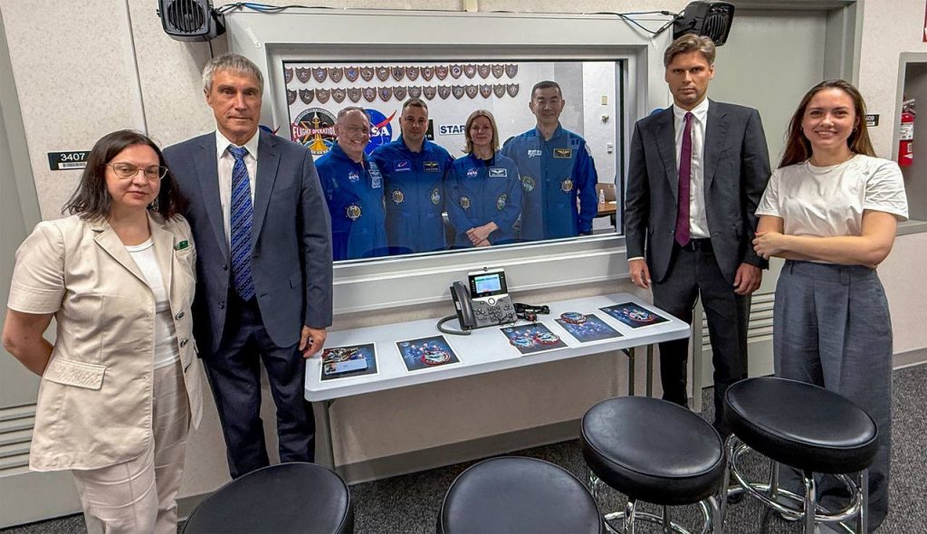 Глава-Роскосмоса-встретился-в США-с экипажем-crew-11-перед-полетом-на МКС