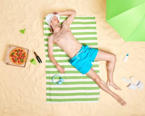 the-expert-explained-why-we-get-tired-of-a-beach-holiday