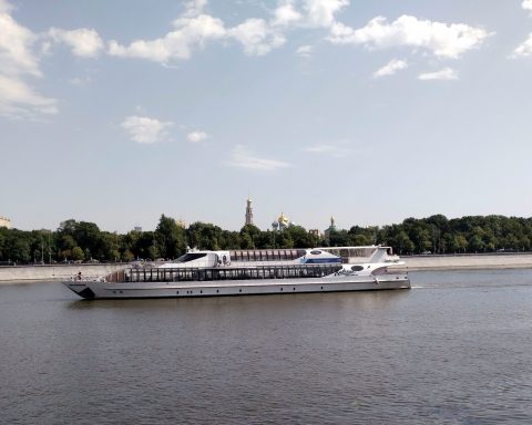 Минпромторг-вложит-660-млн-в новое-судно-на подводных-крыльях