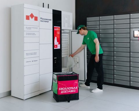 В Москве-появились-хладоматы-для-бесконтактной-доставки-еды