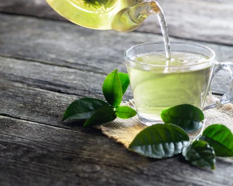 Зелёный-чай-и-другие-напитки,-которые-помогут-сжечь-жир-за-месяц