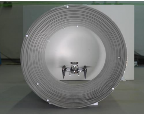Во Франции-дроны-начали-учить-летать-в узких-вентиляционных-трубах
