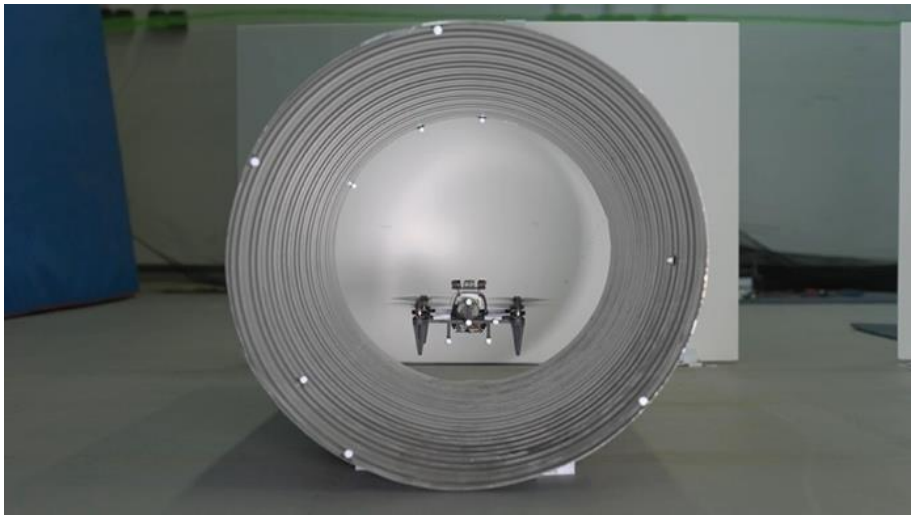 Во Франции-дроны-начали-учить-летать-в узких-вентиляционных-трубах