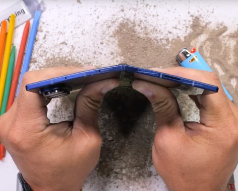 the-latest-folding-samsung-galaxy-z-flip7-passed-the-flexibility-test,-but-there-is-a-nuance